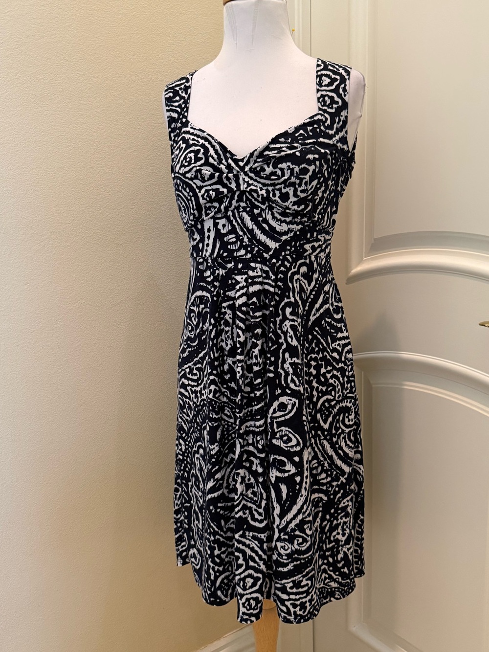 Loft jersey knit sweetheart neckline dress
